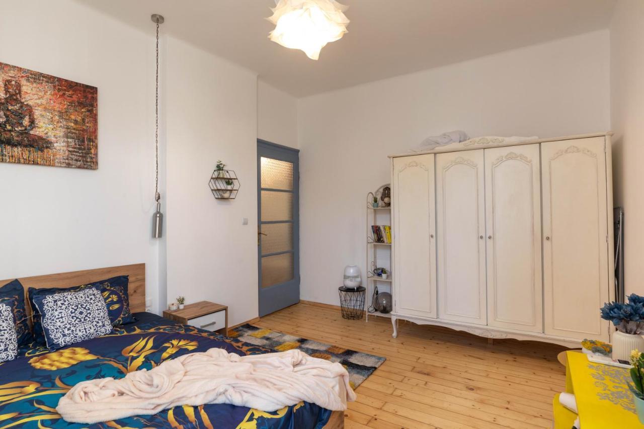 Vintage Bohemian Paradise With Xbox Series X For Big Groups Apartament Sofia