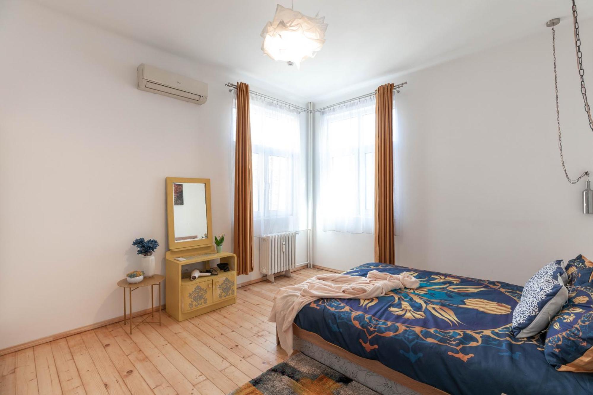 Vintage Bohemian Paradise With Xbox Series X For Big Groups Apartament